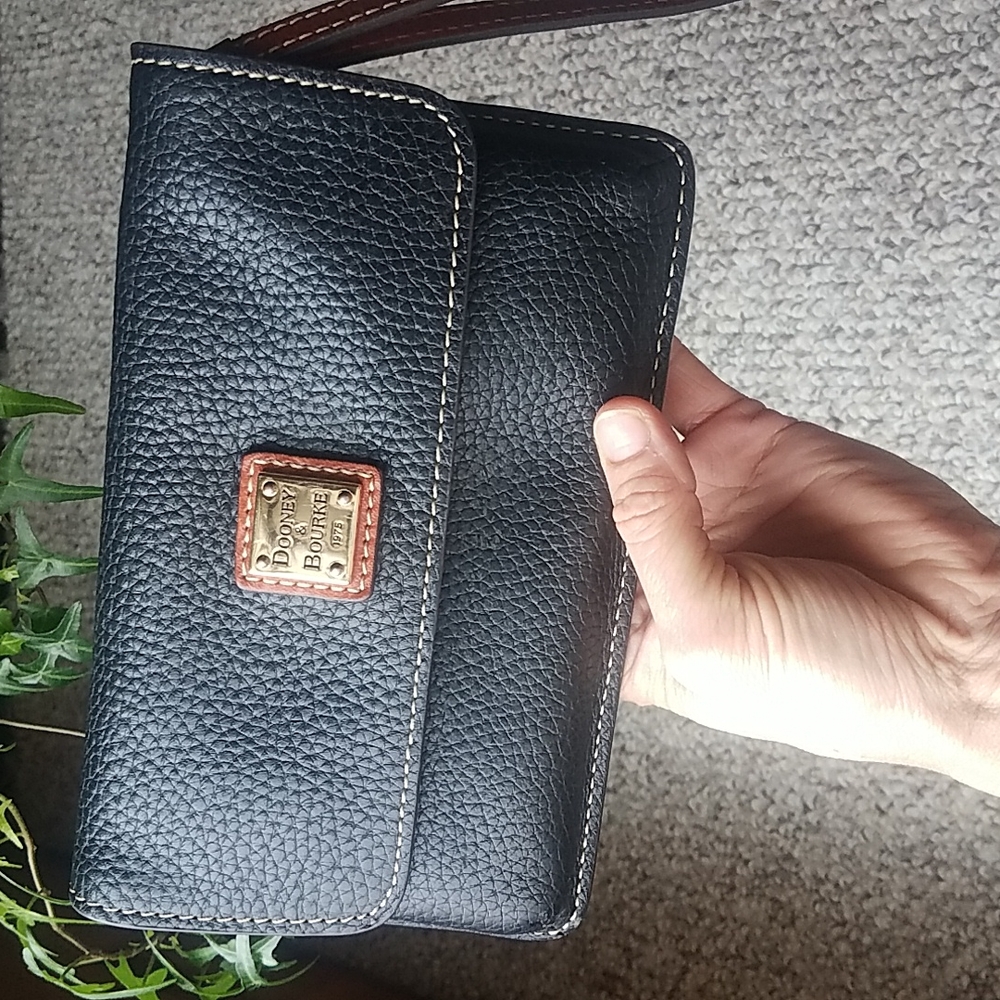 Dooney and Bourke the Milly wristlet